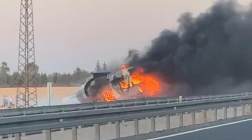 Anız yangını seyir halindeki yakıt yüklü tankere sıçradı! Kilometrelerce araç kuyruğu oluştu