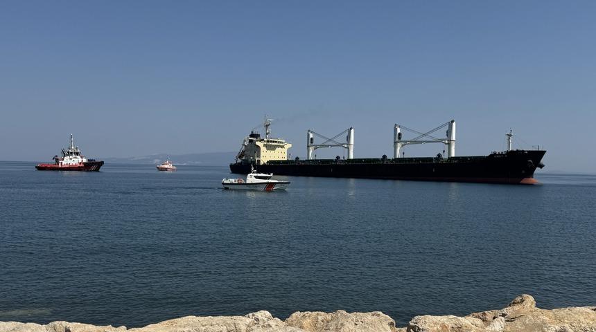 Tekirdağ'da kıyıya 30 metre mesafede karaya oturan gemiyi kurtarma çalışmalarına devam edilecek