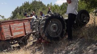 Devrilen traktörün altında kalan sürücü hayatını kaybetti