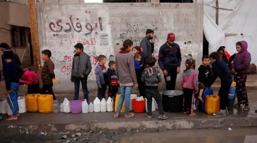 Gazze'deki Filistinliler susuzluktan ölme riskiyle karşı karşıya