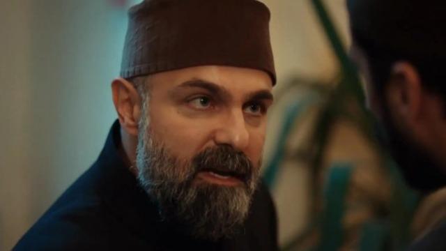 Kızıl Goncalar'ın Sadi'si Erkan Avcı yeni projesi için imaj tazeledi! Görenler çok şaşırdı! Sakallar gitti, protez saç geldi