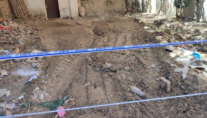 20458823-700x400 Yalnız yaşayan yaşlı kadının evinden 13 kamyon çöp çıktı