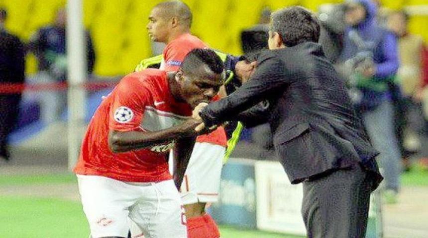 Ve Emenike d&ouml;n&uuml;yor!