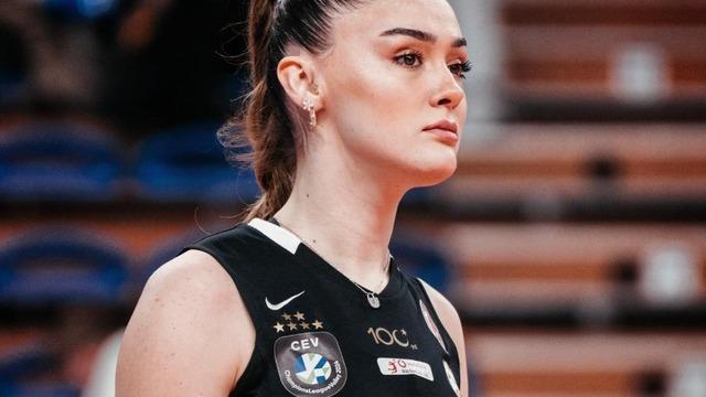 Zehra Güneş'in voleybolcu kardeşi İrem Güneş yeni yaşını kutladı! Görenler aynı yorumu yaptı! 'Tıpkı ablası'