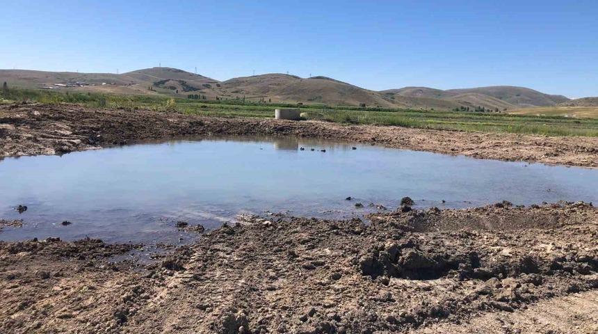 Sulama borusunun patlaması çiftçiyi mağdur ediyor