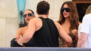 Kalçasına baktığı anlar çok konuşulmuştu! Katy Perry ile ayrılan Orlando Bloom, Jeff Bezos'un düğünü için gittiği Venedik'te hemen Kim'i öptü