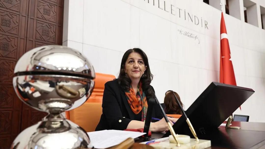 DEM Partili vekil sözlerini Kürtçe bitirdi! Pervin Buldan tercümesini yapınca ortalık karıştı! Meclis te Bela tartışması 2