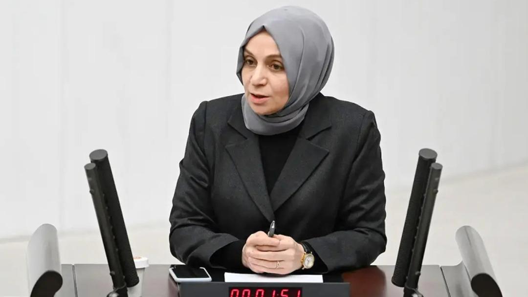 DEM Partili vekil sözlerini Kürtçe bitirdi! Pervin Buldan tercümesini yapınca ortalık karıştı! Meclis te Bela tartışması 3