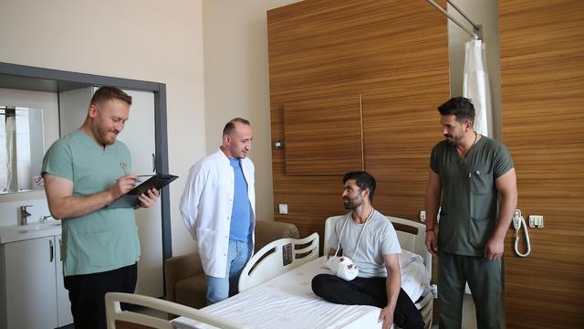 Av tüfeğinin ateş almasıyla parçalanan eli, vücudundan alınan parçalarla birleştirildi