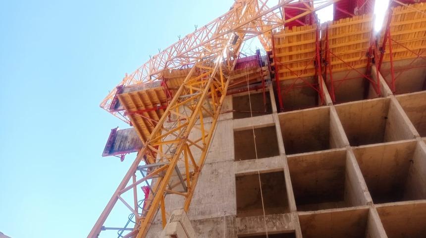 Kahramanmaraş'ta kule vinci devrildi! Operatör hayatını kaybetti