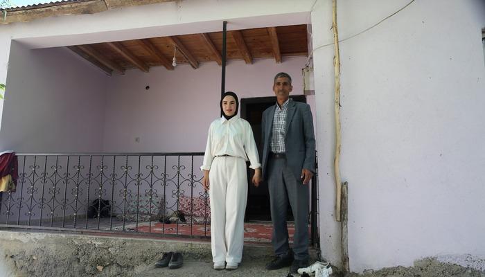 20461199-700x400 Sınav çıkışında kızını çiçekle karşıladı, sosyal medyada "yılın babası" ilan edildi