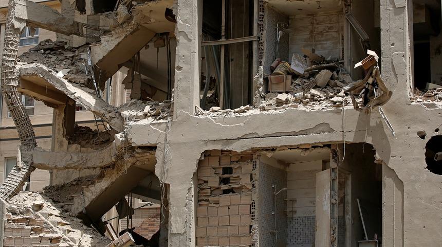 İsrail'in Tahran'ın merkezinde sivil bir yerleşim yerine saldırısı mahallede büyük hasara yol açtı