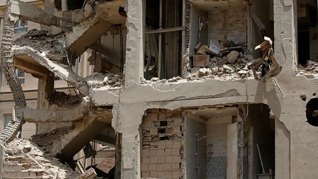 İsrail'in Tahran'ın merkezinde sivil bir yerleşim yerine saldırısı mahallede büyük hasara yol açtı