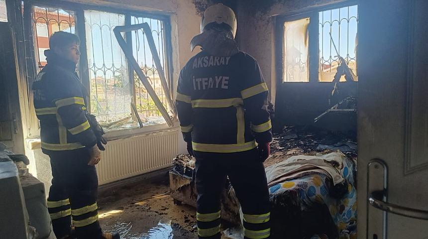 Aksaray'da apartmanda çıkan yangına müdahale eden kişi dumandan etkilendi
