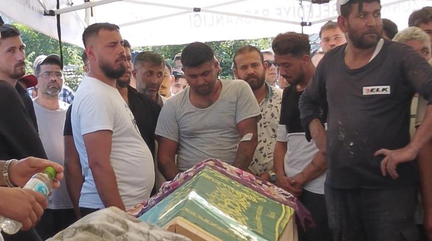 Babanın en zor anları... Edirne'deki trafik kazasında ailesinden 5 kişiyi kaybetti