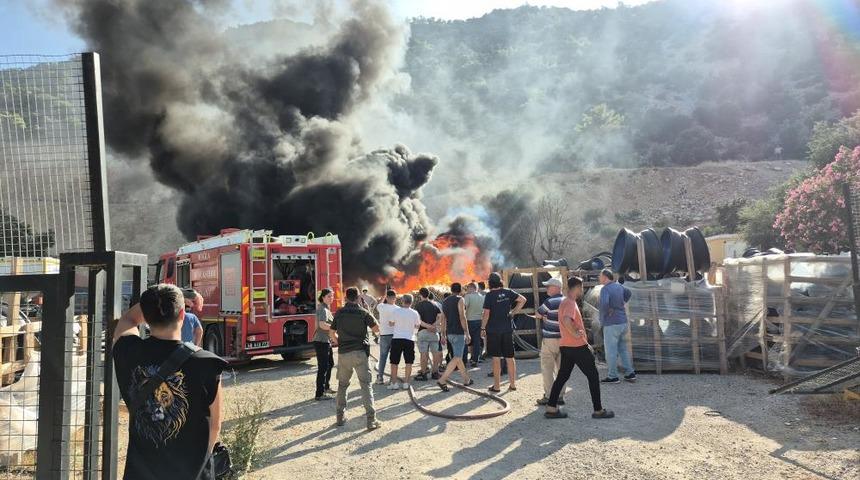 Bodrum'daki korkutan depo yangını söndürüldü