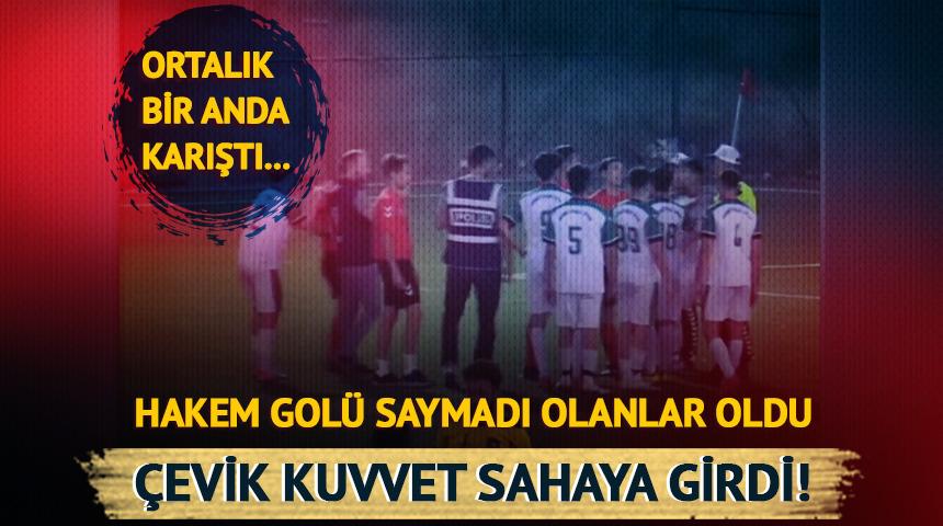 Son saniyede atılan gol sayılmayınca saha karıştı!