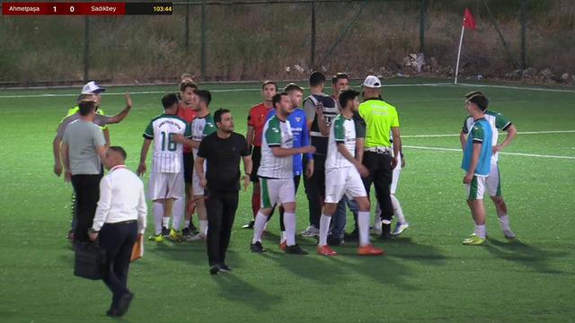 Afyon'da olaylı maç! Son saniyede atılan gol geçersiz olunca saha karıştı!