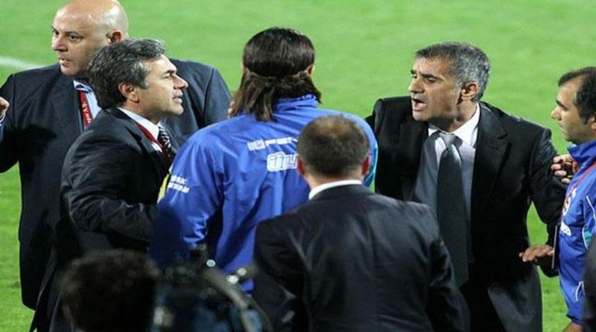 Trib&uuml;nler patladı, G&uuml;neş sahaya girdi!