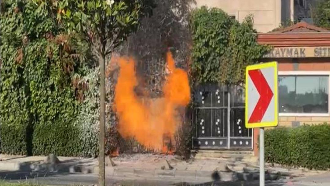 Başakşehir’de facia ucuz atlatıldı! Yeraltı elektrik kablosundan çıkan yangın doğalgaz kutusuna sıçradı 1