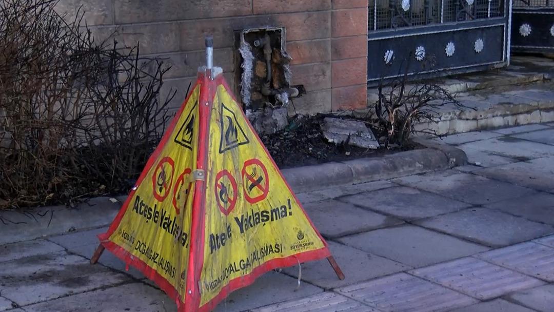 Başakşehir’de facia ucuz atlatıldı! Yeraltı elektrik kablosundan çıkan yangın doğalgaz kutusuna sıçradı 3