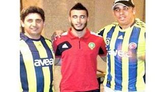 Belhanda Fenerbahçeli taraftarlara yakalandı