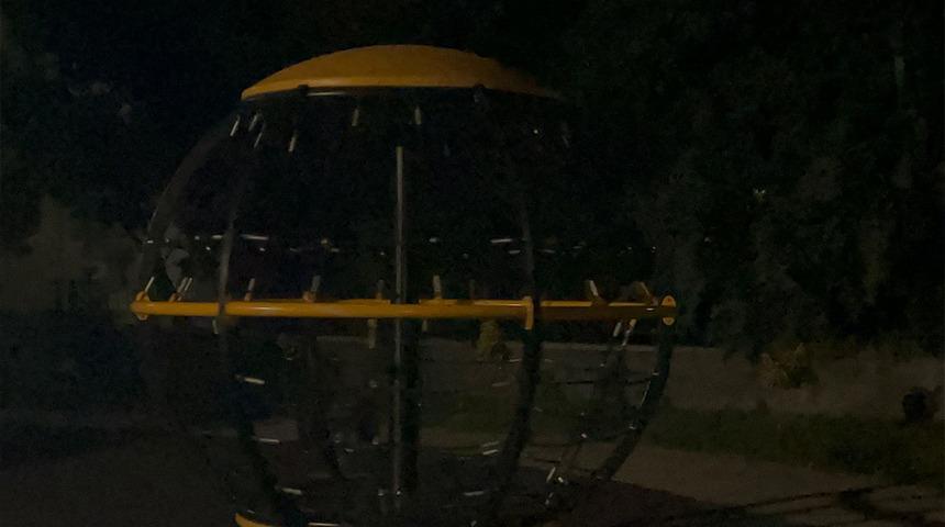 Parkta oyun oynarken kalbi durdu! Hastanede hayata döndürüldü: "Çocuğun ayağı dışarıdaydı"