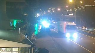 Yoldan karşıya geçmeye çalışırken araçların altında kaldı: 1 ölü, 2 yaralı