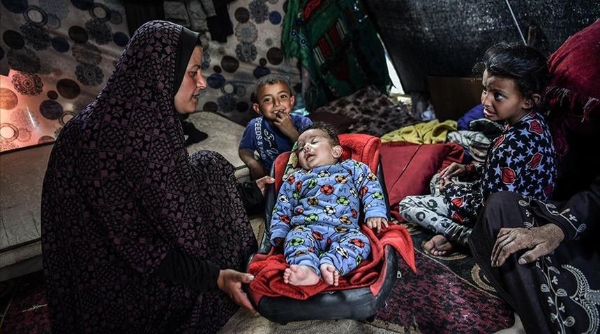 İsrail ablukası altındaki Gazze'de iki bebek daha açlıktan hayatını kaybetti