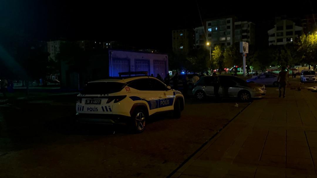 1200xauto Kayseri'de akıllara durgunluk veren olay: 16 yaşındaki kız, 17 yaşındaki kızı bıçakladı!