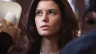 Beren Saat'in davet tarzı olay oldu! Saçı, makyajı ve elbisesi tam not aldı
