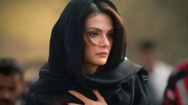 Uzak Şehir'in Alya'sı Sinem Ünsal'ın keyfi yerinde! Peş peşe bikinili pozlar... 