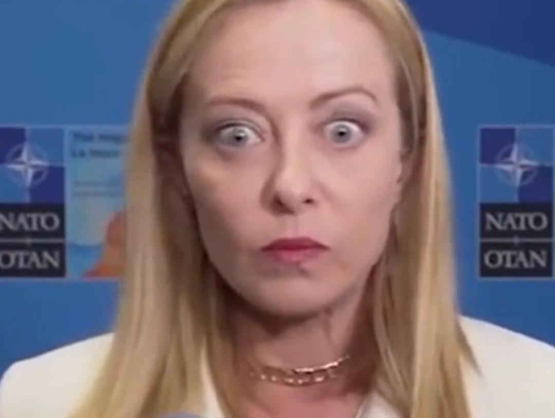 İtalya Başbakanı Giorgia Meloni’nin yüz ifadesi ve mimikleri gündem oldu! Kimse ne olduğunu anlayamadı! Dikkat çeken anlar... 1