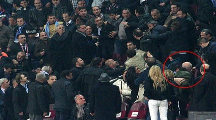 Sadri Şener'e g&ouml;r&uuml;lmemiş protesto!