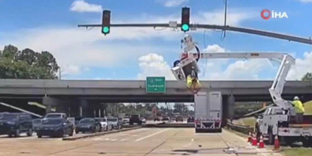 Az daha öldürüyordu! Hareket halindeki tır vinç üzerindeki işçiye çarptı!  1