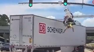 Az daha öldürüyordu! Hareket halindeki tır vinç üzerindeki işçiye çarptı! 