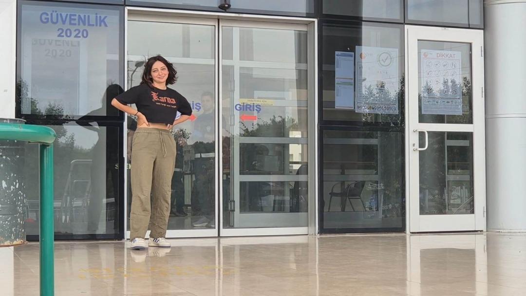 1200xauto YKS'yi 1 dakikayla kaçıran Elif, sosyal medyada gündem oldu! Binlerce takipçiye ulaştı