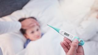 Anneler dikkat: Sık sık değişen hava sıcaklıkları çocuklarınızı tehdit ediyor! Çocuk ateşlendiğinde ilk ne yapılmalıdır?