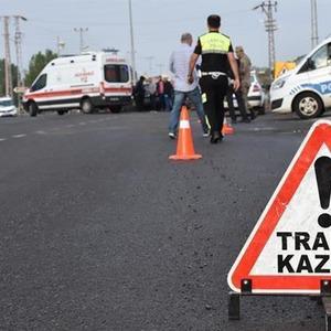 Devrilen otomobildeki 1 kişi yaralandı