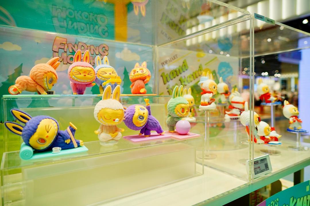 2025-06-23T134458Z_1414433830_MT1IMGCN000KLB5CX_RTRMADP_3_LABUBU-POP-MART-BEIJING