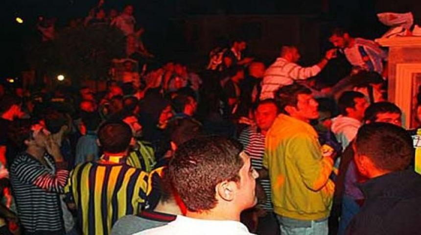 Fenerbah&ccedil;eliler havaalanını yakacak..!