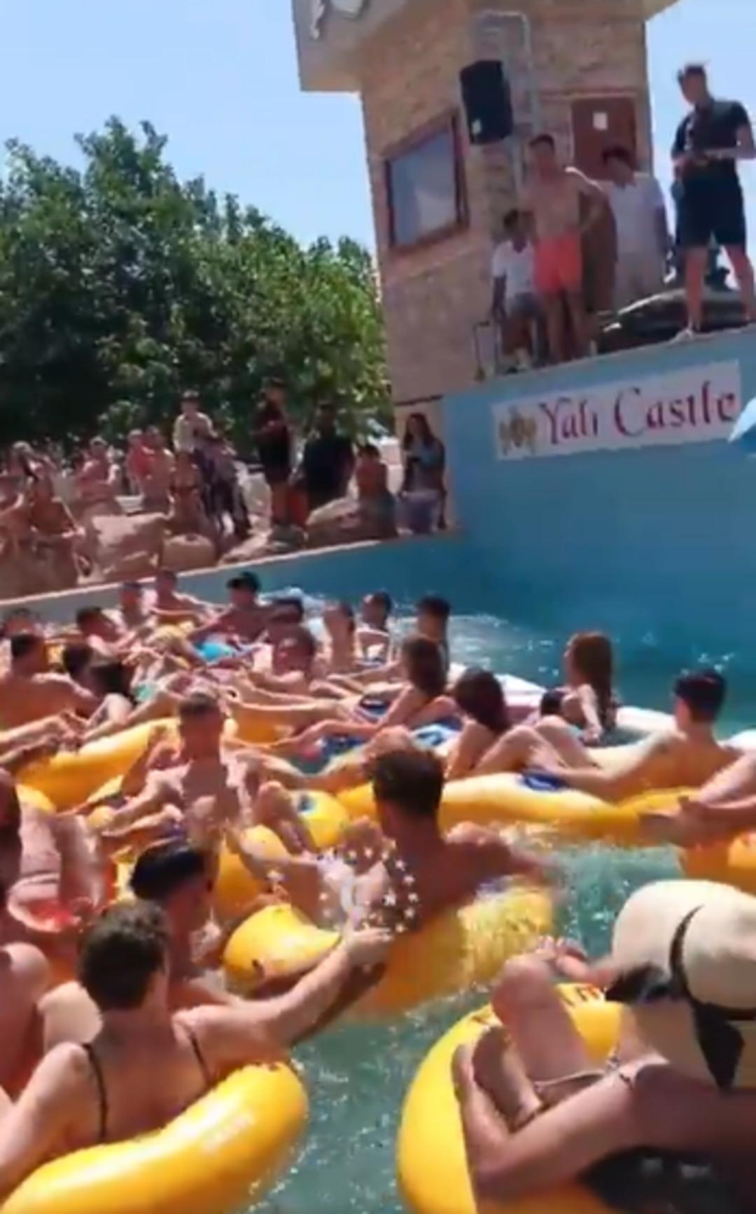 Yer: İzmir! Aquaparkta çekilen görüntü gündem oldu! "Mikrop yuvası" 1