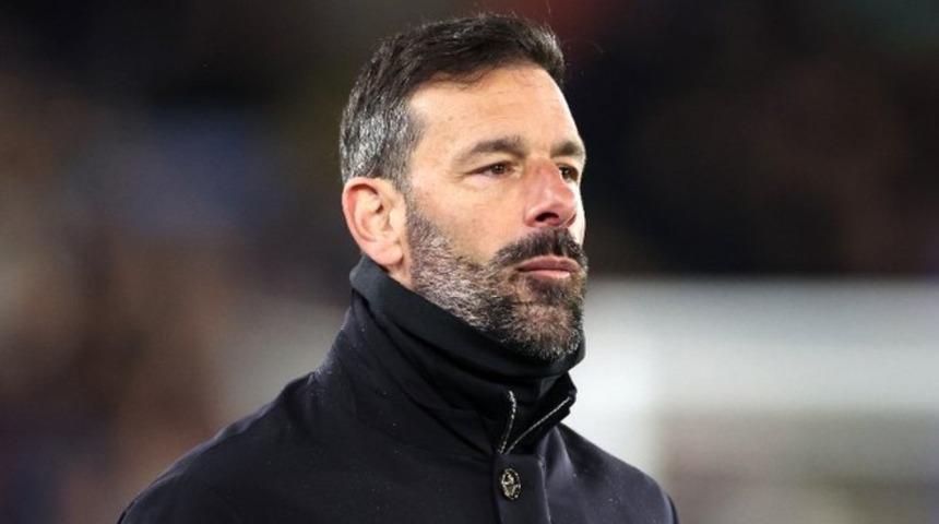 Leicester City'de teknik direktör Ruud van Nistelrooy ile yollar ayrıldı