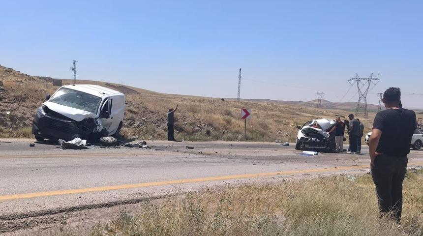 Ankara'da otomobil ile hafif ticari araç çarpıştı! 1 kişi hayatını kaybetti