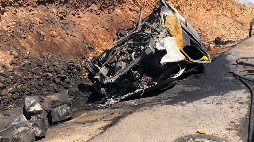 Şanlıurfa'da panelvan, devrildikten sonra yandı! Sürücü hayatını kaybetti