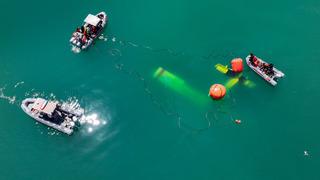 Adana'da baraj gölüne düşen yangın söndürme uçağının enkazı su yüzeyine çıkarıldı