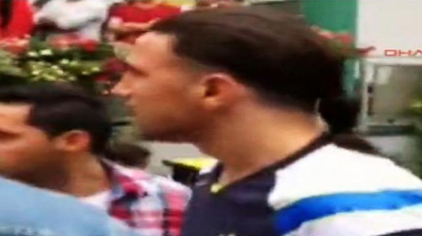 Cami &ccedil;ıkışı Topuz-Trabzonsporlu kavgası (Video)