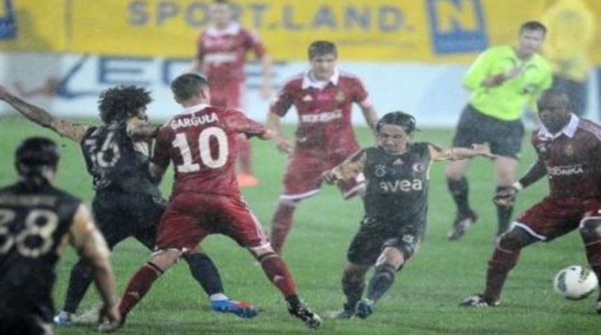 Yoğun yağış ma&ccedil;ı iptal ettirdi