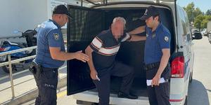 Otobüste iğrenç olay! Gözaltına alındı, kimliği şaşkına çevirdi