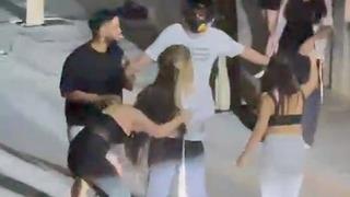 Yer: Manisa... İki genç kızın saç saça kavgası kamerada